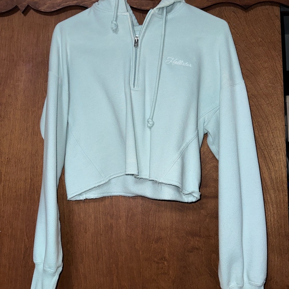 Hollister Women's Light Blue Cropped Hoodie